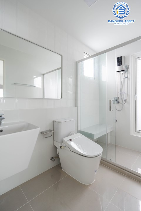 บ้านเดี่ยวมือสอง นนทบุรี ม.พฤกษ์ลดา ราชพฤกษ์-345 เนื้อที่กว้างขวางมากถึง 53.40 ตร.ว. ฟังก์ชัน 3 ห้องนอน 3 ห้องน้ำ ที่จอดรถ 2 คัน บ้านสภาพใหม่เอี่ยม พร้อมเข้าอยู่ ตั้งบนทำเลเดินทางสะดวก ใกล้รถไฟฟ้าสายสีม่วง "สถานีคลองบางไผ่" และจุดขึ้นทางด่วน "ศรีรัช(แจ้งวัฒนะ)"